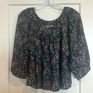 Gimmicks brand flowy navy blue pattern intricate tie detail on front. Sz Med.